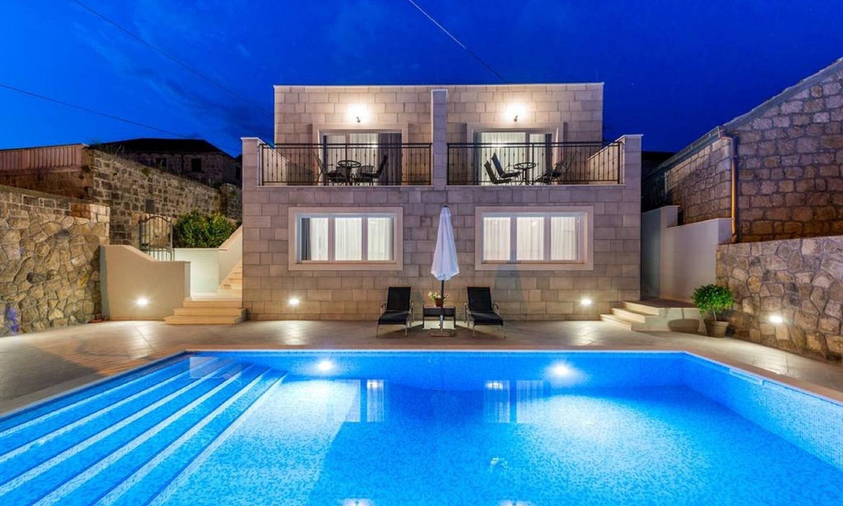 Popovici Villa | Villa Kabalero - Four-Bedroom Villa with Private Pool