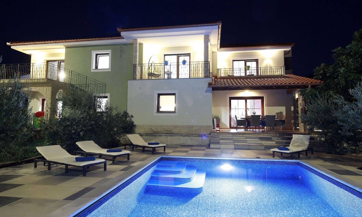 Zurkovo Villa | Villa Kostrena in a green oasis by Villas Guide