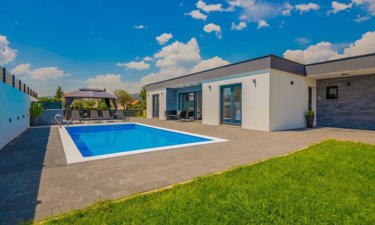 Prolozac Villa | Villa Kristina - Makarska by Villas Guide
