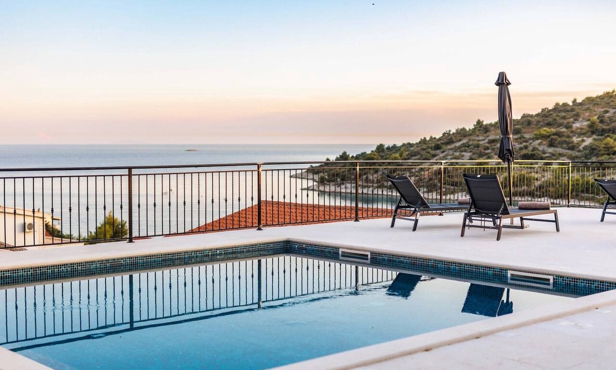 Sevid Villa | Villa La Fortezza with sea view