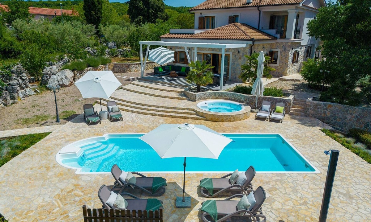 Brusici Villa | Villa Laura with pool and jacuzzi (Kvarner - Brusići)