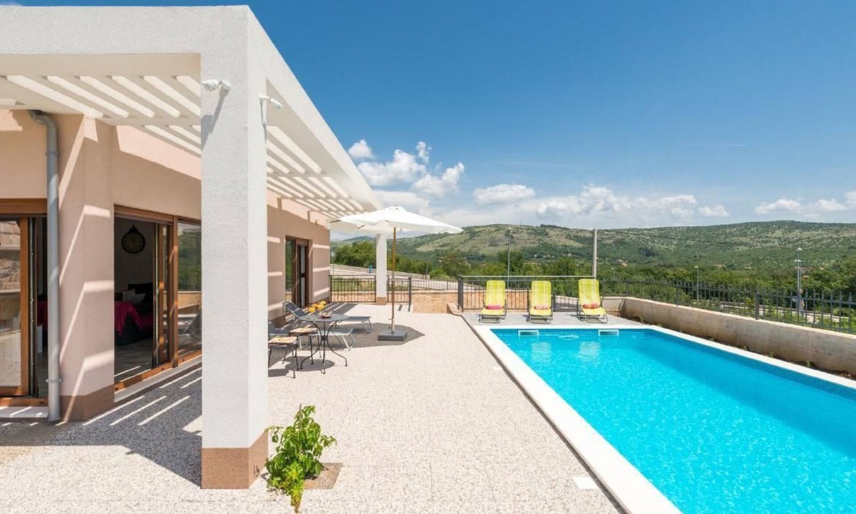 Dugopolje House | Villa Longfield mit privaten Pool und Sauna by Interhome