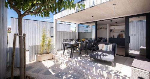 Privlaka House | Villa Luna Mare Ferienhaus mit Terrasse & Poolnähe, direkt am Meer