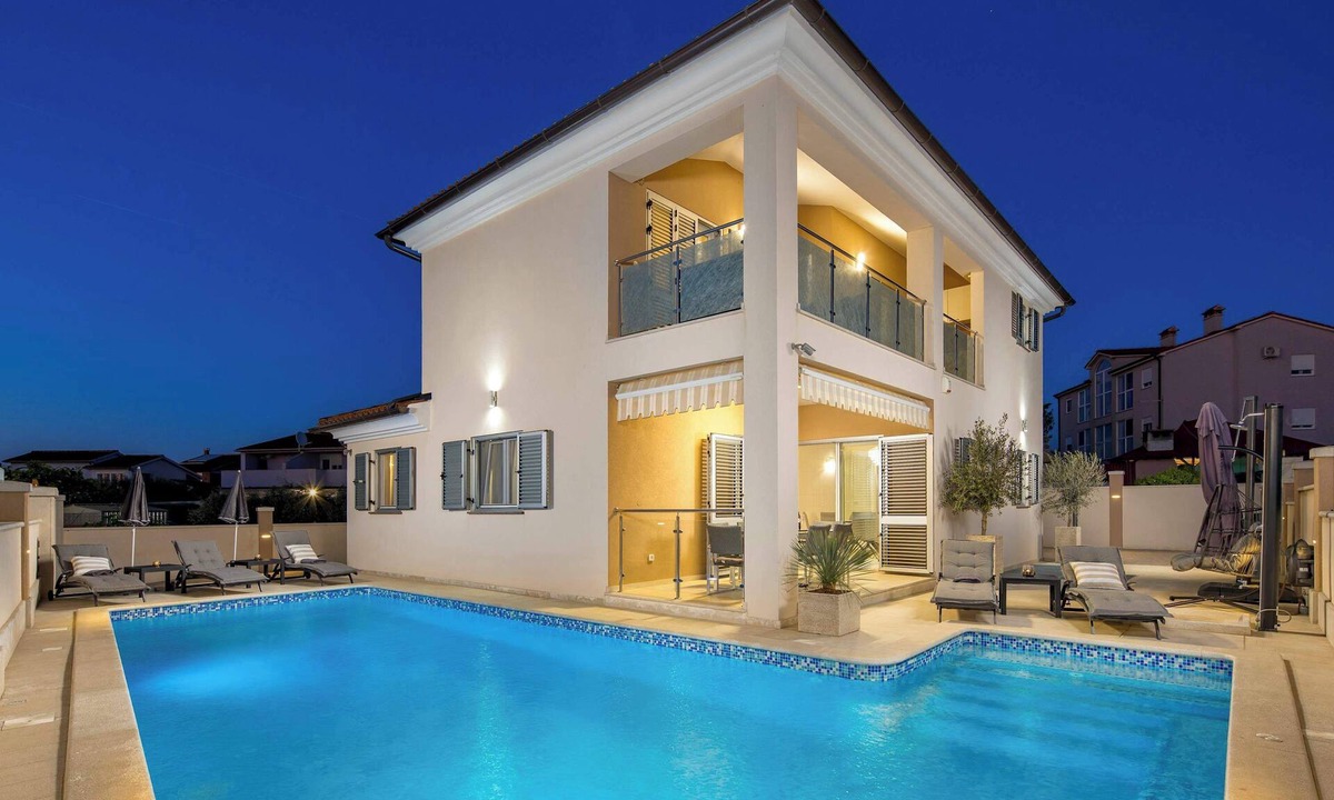 Peroj Villa | Villa Luxoria