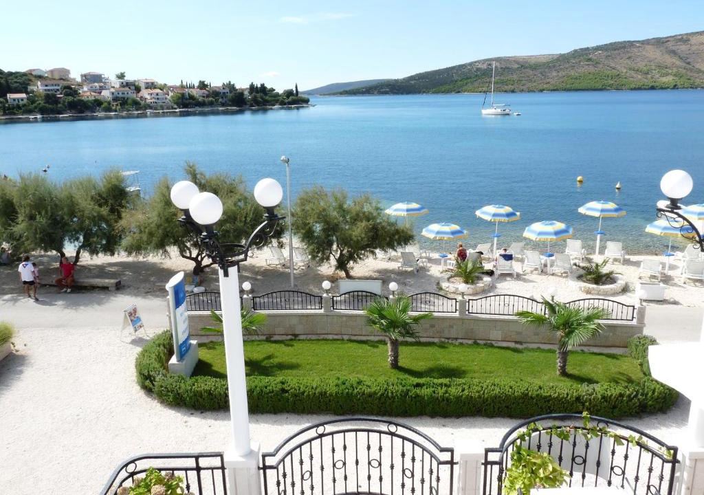 Seget Vranjica Hotel | Villa Mediterana
