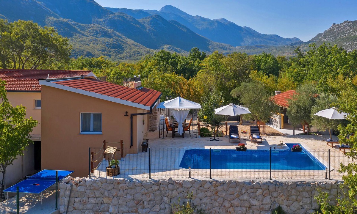 Tucepi House | Villa Melita with heated pool in Biokovo Nature Park near Makarska