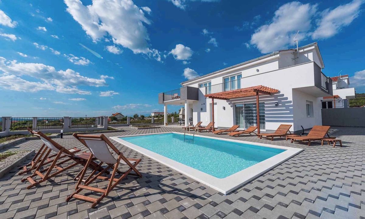 Debeljak Villa | Villa modern furnished with pool