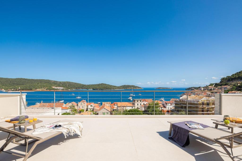 Vis Villa | Villa Nisa - Private Pool & Panoramic Sea Views