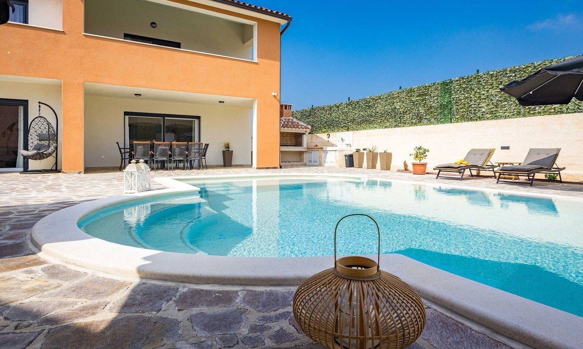 Pula Villa | Villa Nur Amela - Pool, Jacuzzi, Darts