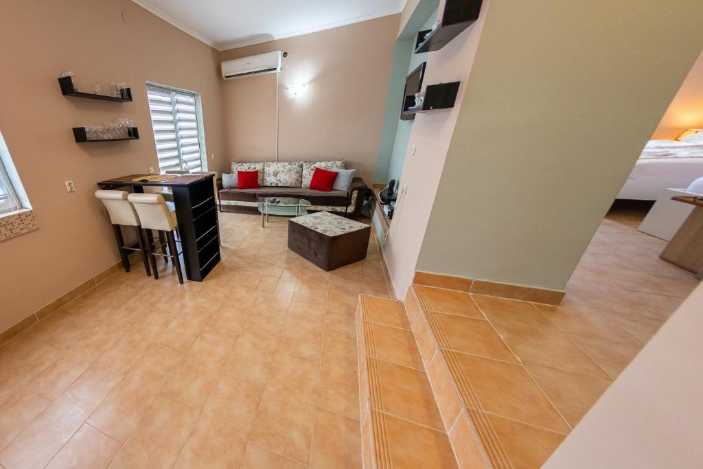 Hodbina Villa | Villa Orange House