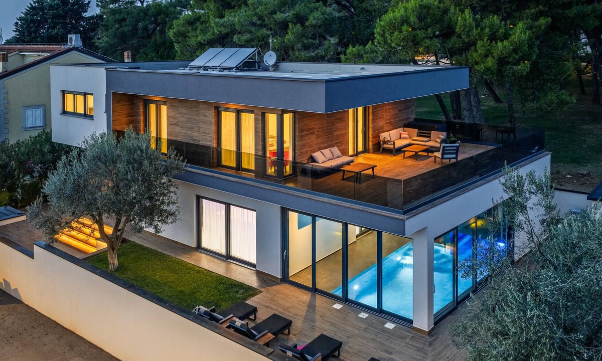 Fazana Villa | Villa Palatium III in Fažana for 8 people only 200 meters from the sea with sauna & indoor-outside heated pool