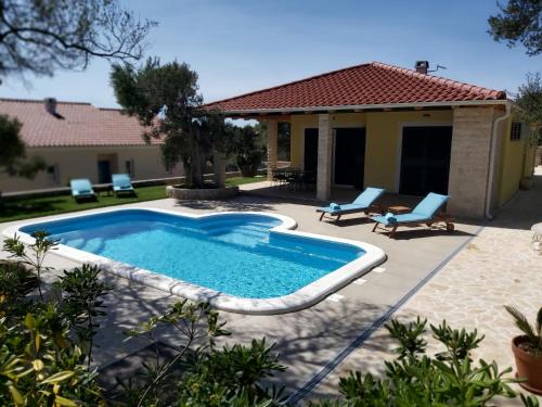 Jakisnica Villa | Villa Paula Jakišnica with heated pool