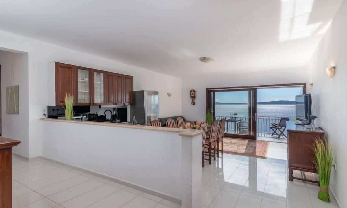 Okrug Gornji Apartment | Villa Pinia by Interhome
