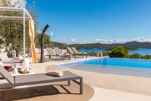 Jezera Villa | Villa Pirata