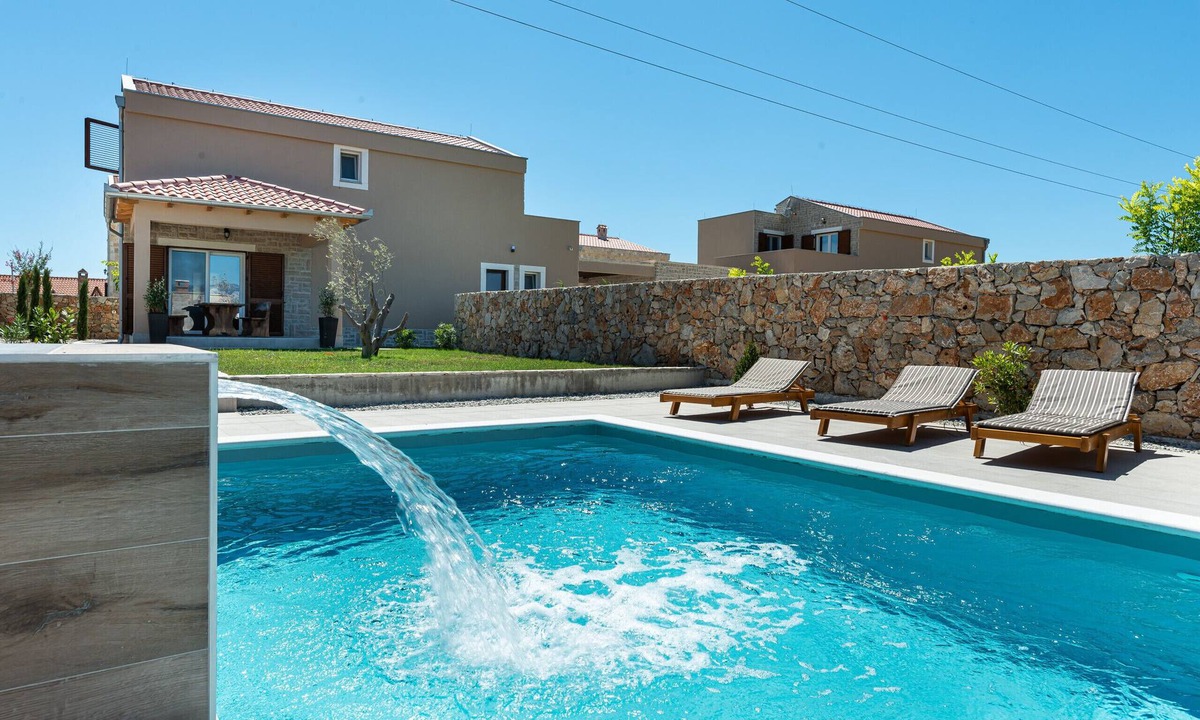 Privlaka Villa | Villa Rea 4 with heated pool