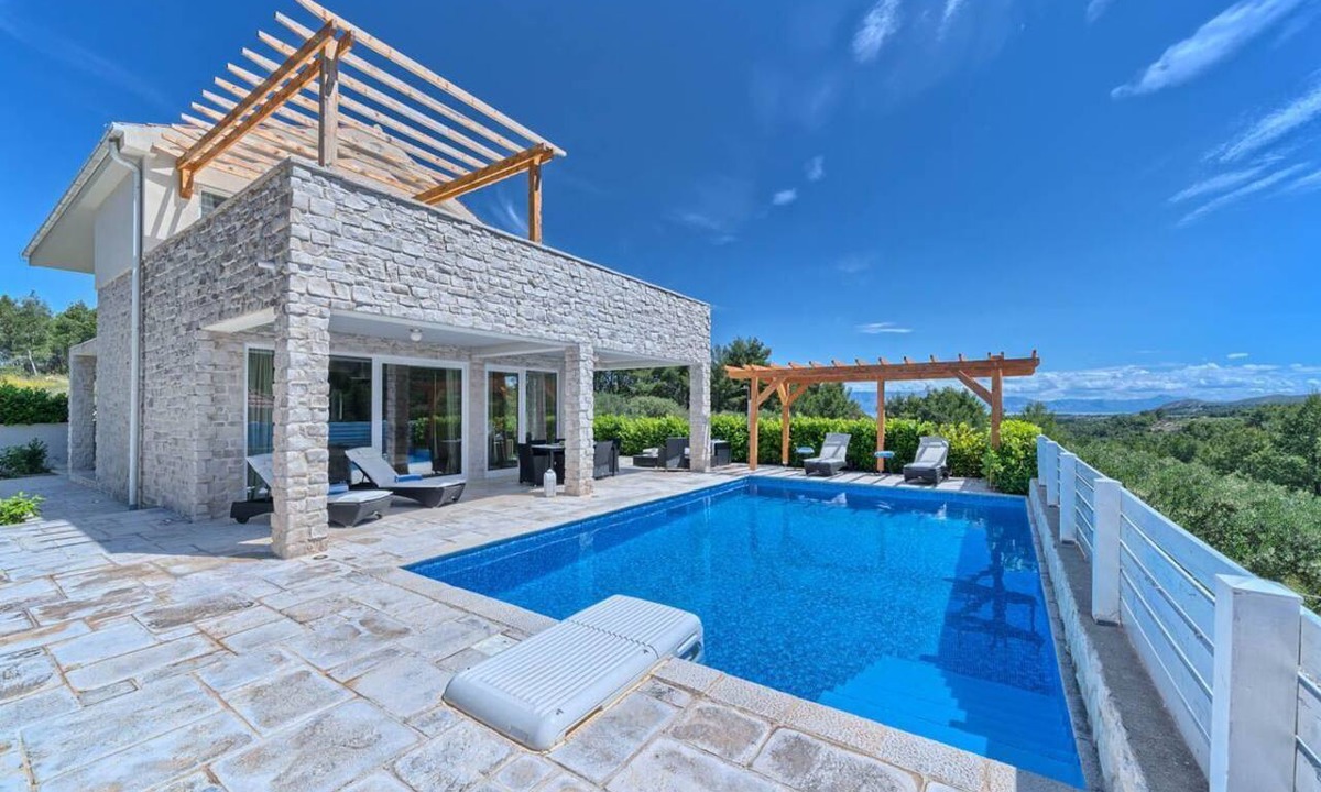 Pitve Villa | Villa Sadan - Four Bedroom Villa, Sleeps 10