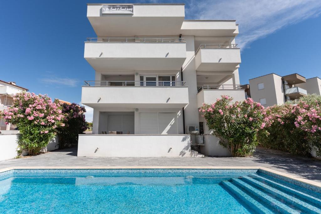Zrce Apartment | Villa Sendi 2 with a pool