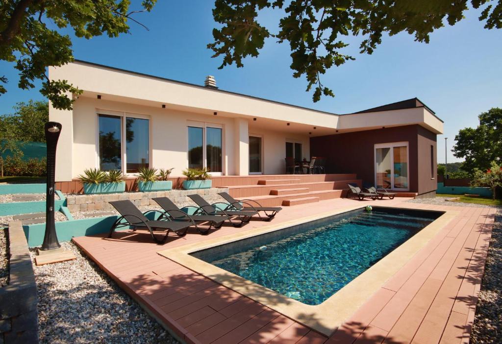 Vintijan Villa | Villa Senorita