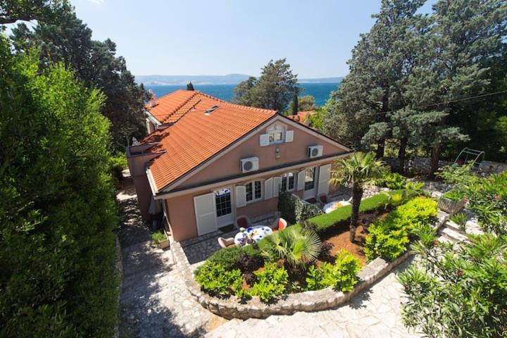 Novi Vinodolski Apartment | Villa Stefi (30m from the sea)