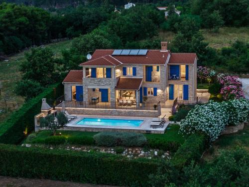 Strpacici Villa | Villa Sterpazzi for 8 people near Poreč with 38 m2 heated pool, sea view & wellness