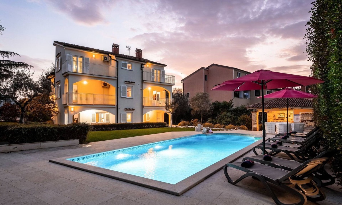 Gulici House | Villa Sunset Garden by Interhome