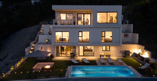 Podstrana Villa | Villa Sunset Split overviewing Split and Podstrana bay