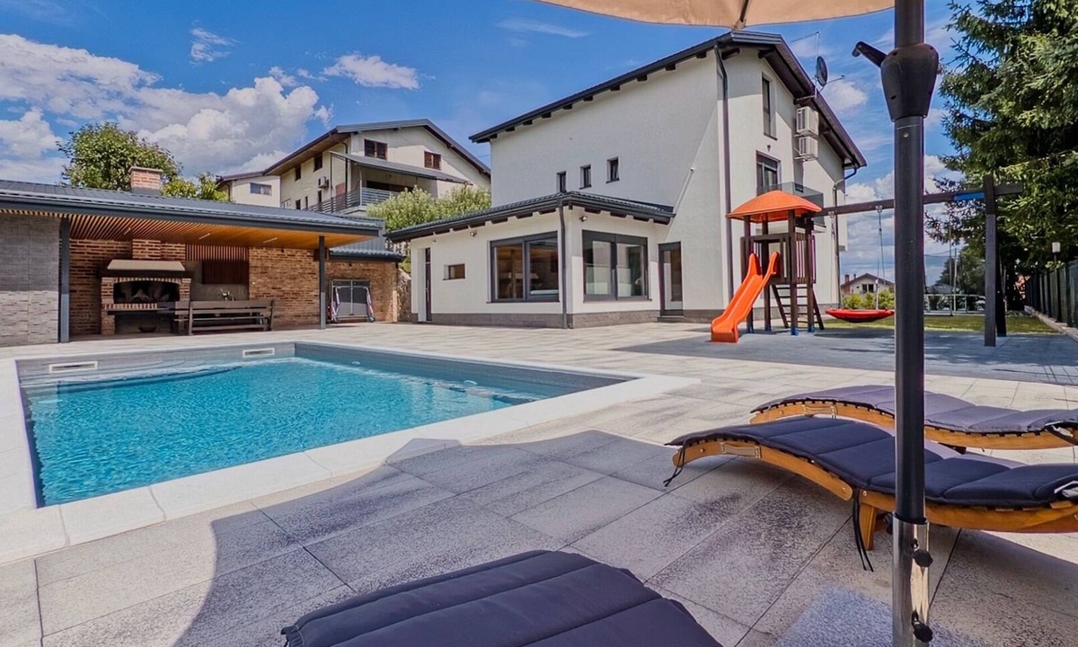 Karlovac Villa | Villa Tia by Villas Guide