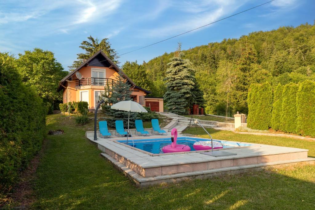 Presika House | Villa Tratea with a heated pool
