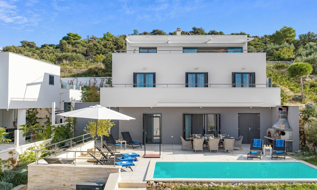 Razanj Villa | Villa Tyra, a peaceful retreat with a pool and sauna right on the beach