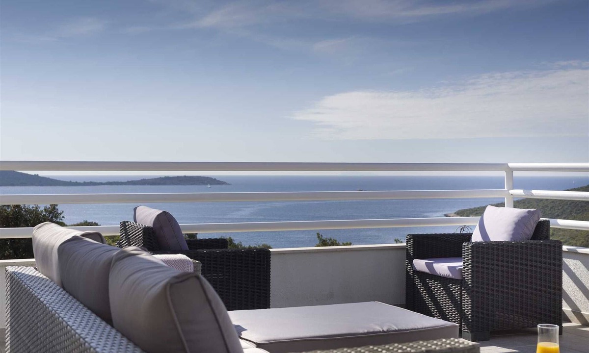 Vinisce Villa | Villa Whispering Bay by MyWaycation