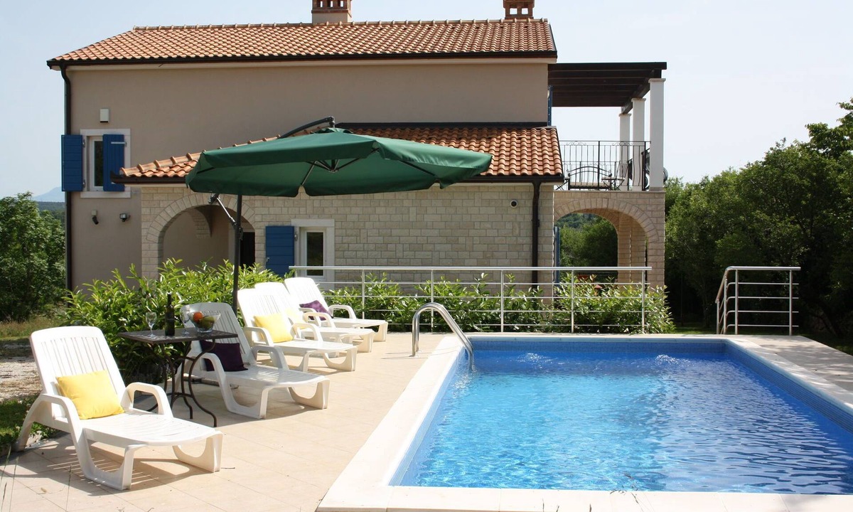 Kunj Villa | Villa with pool and covered terrace