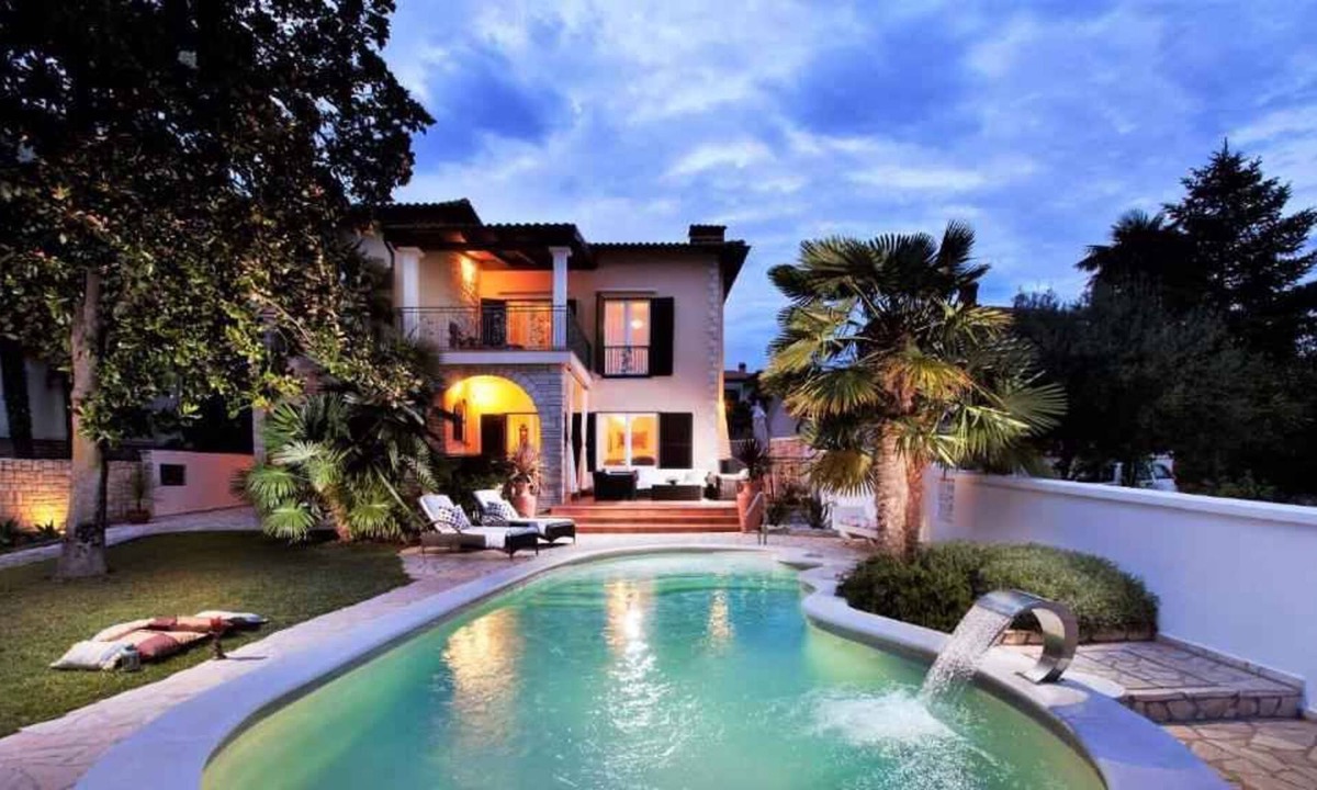 Umag Villa | Villa with pool and sea view