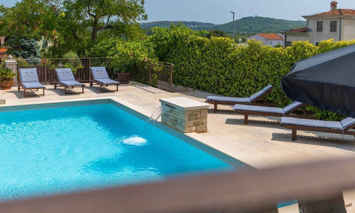Rovinjsko Selo Villa | Villa with pool and sun terrace