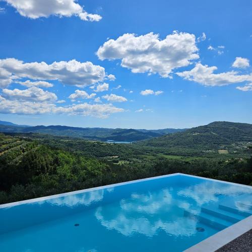 Sveti Bartol Villa | Villa with Private Pool & Lake View near Motovun, Casa Mille Olivi Modern