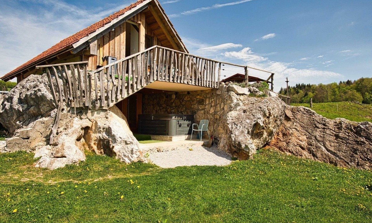 Ivancna Gorica Cottage | Visnja Gora Meadow Hideaway with Terrace - One Bedroom Cottage with Terrace
