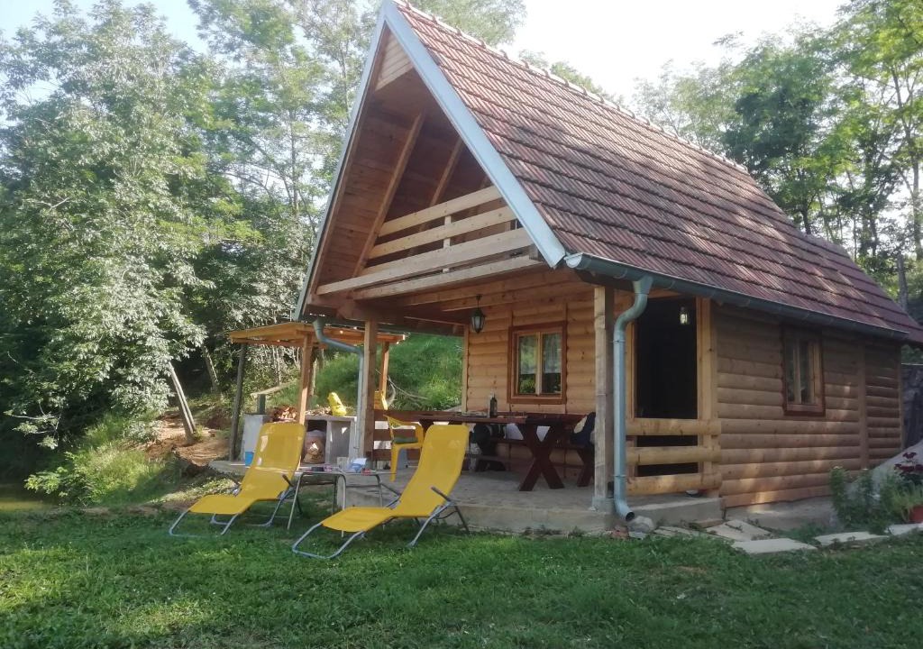 Mladenovac Ski Chalet | Vlajina brvnara
