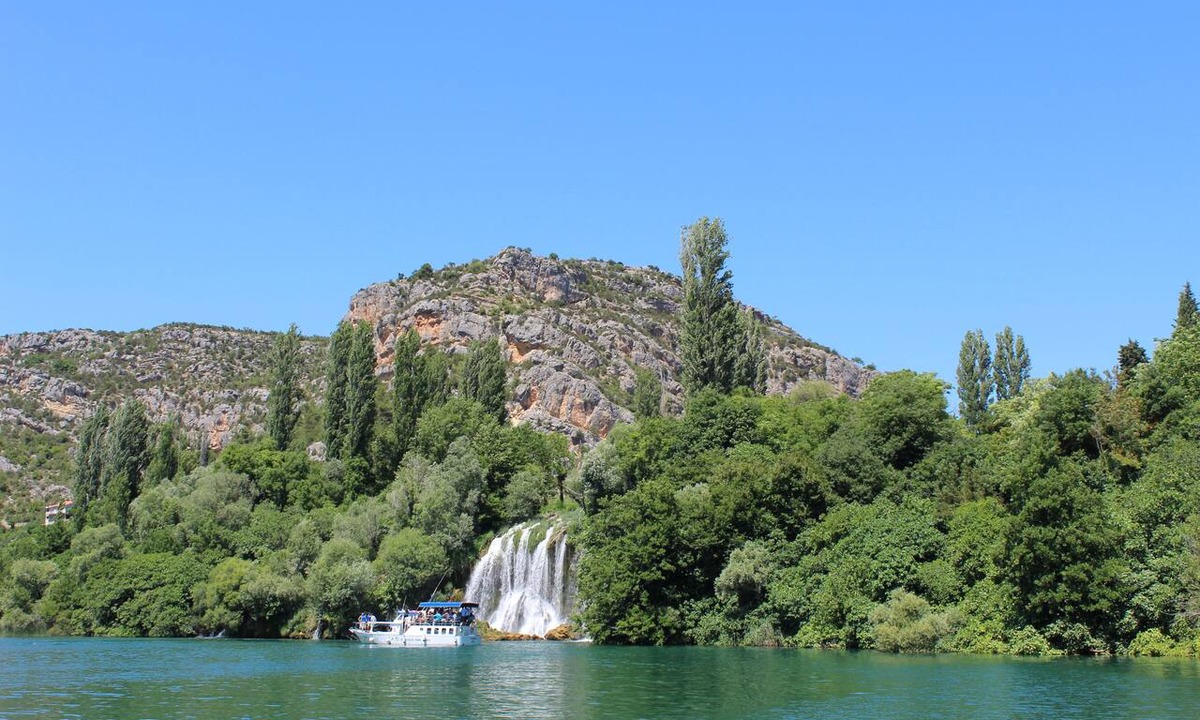 Lozovac Hotel | Vrata Krke Hotel