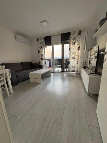 Teslic Apartment | White Horizon Apartment