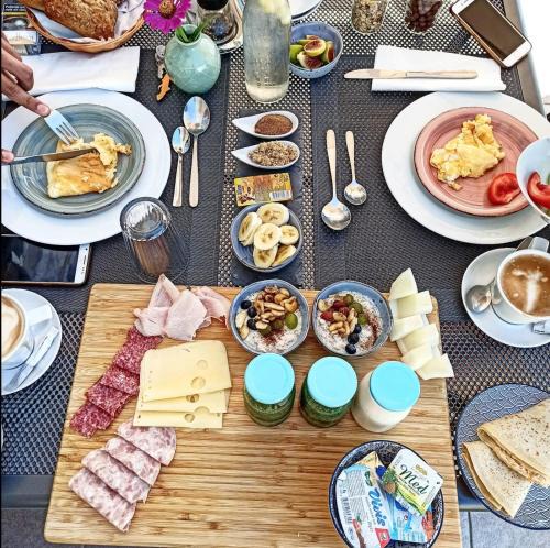 Promajna Bed & Breakfast | White Stone Villa