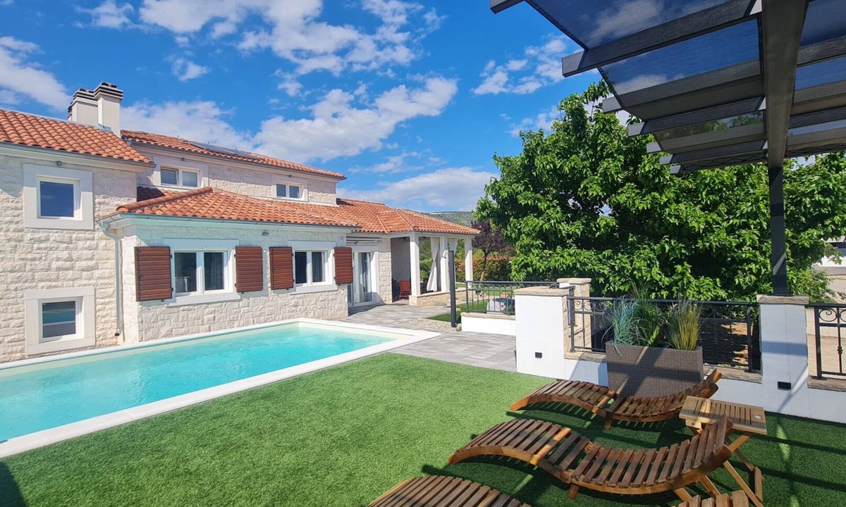 Sibenik Villa | Whitestone Villa by Villas Guide
