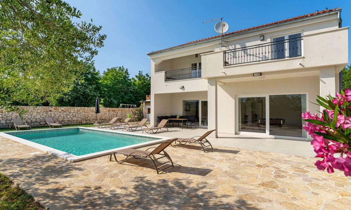 Velim House | Wonderful private villa with WIFI, private pool, A/C, TV, terrace, pets allowed and panoramic view