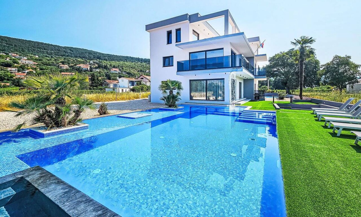 Donji Prolozac Villa | Wonderful private villa for 10 people with private pool, A/C, WIFI, TV, terrace and panoramic view