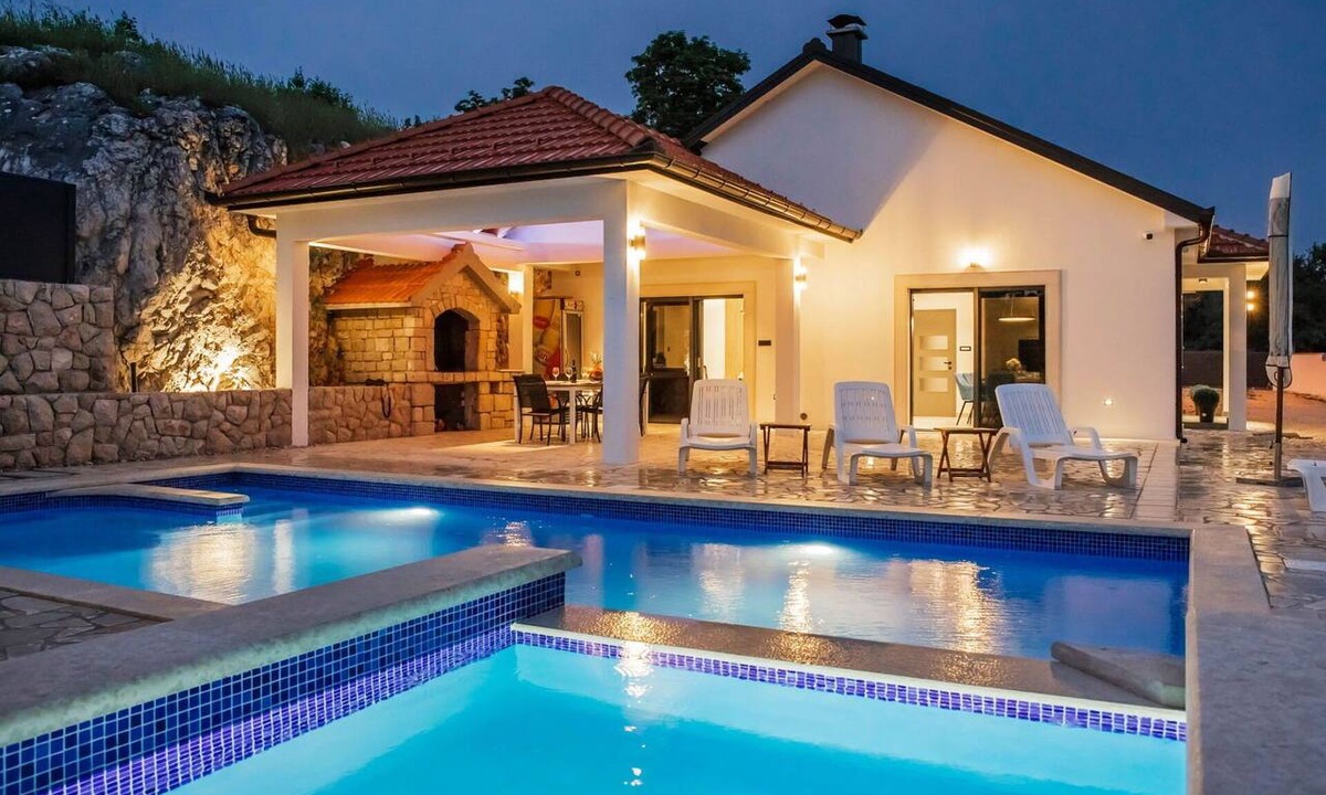 Prolozac House | Wonderful private villa for 10 guests with A/C, internet, private pool, TV, terrace and pets all.