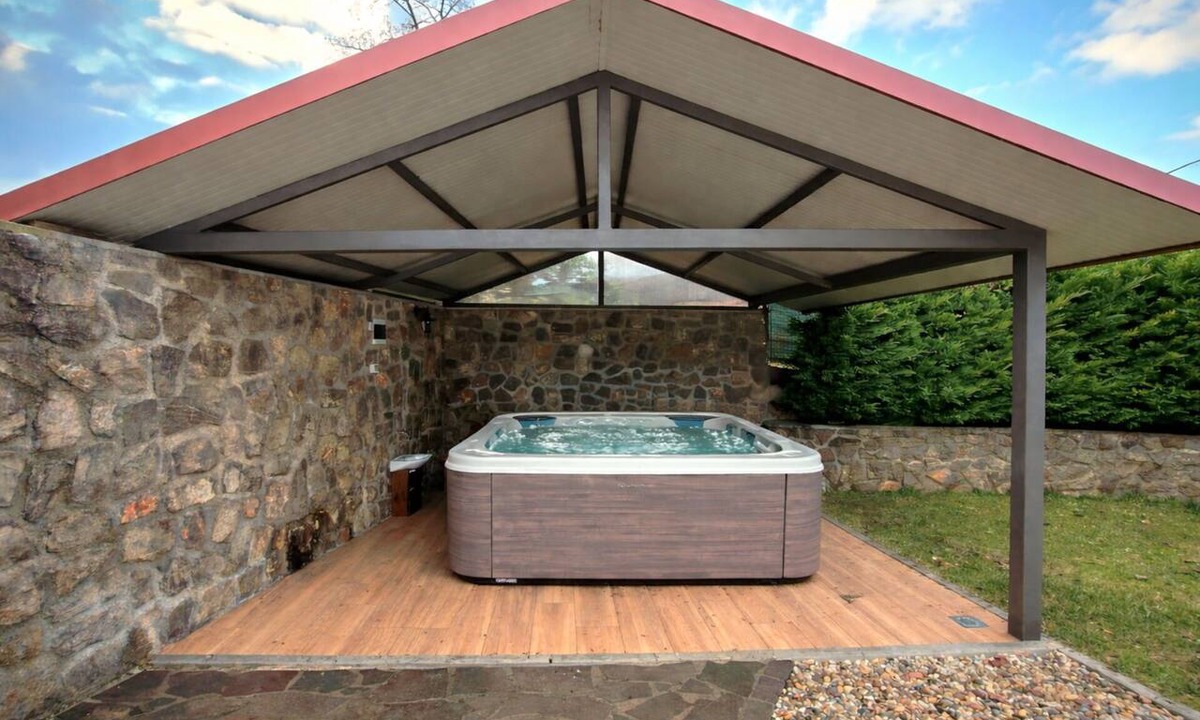 Jurdani Villa | Wonderful private villa with hot tub, WIFI, A/C, sauna, private pool, terrace and pets allowed
