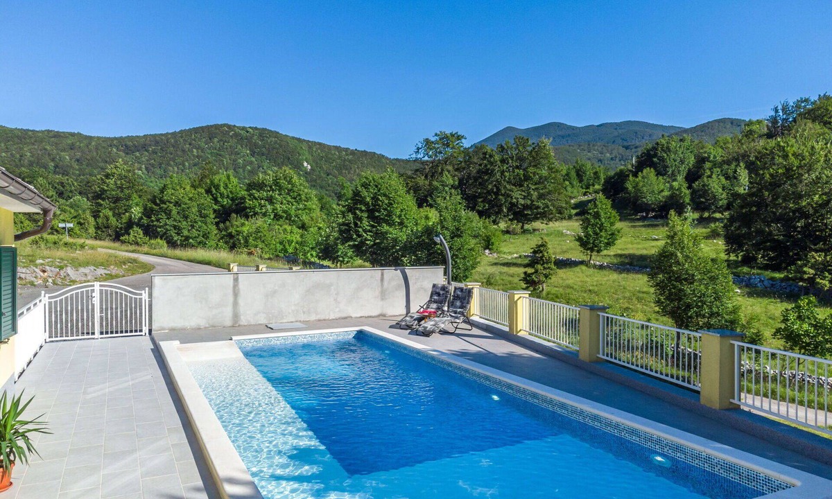 Senj House | Wonderful private villa for 4 guests with WIFI, private pool, TV, terrace and pets allowed