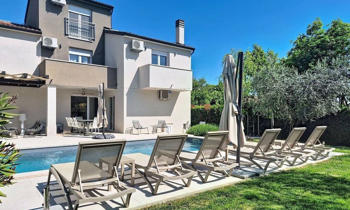 Fiorini House | Wonderful private villa for 10 guests with A/C, WIFI, private pool, TV and terrace