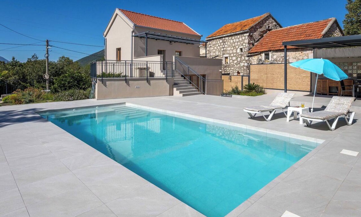 Vrgorac House | Wonderful private villa for 6 people with WIFI, A/C, private pool, TV and terrace