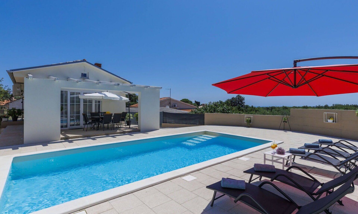 Krnica House | Wonderful private villa for 5 people with private pool, WIFI, A/C, TV and terrace
