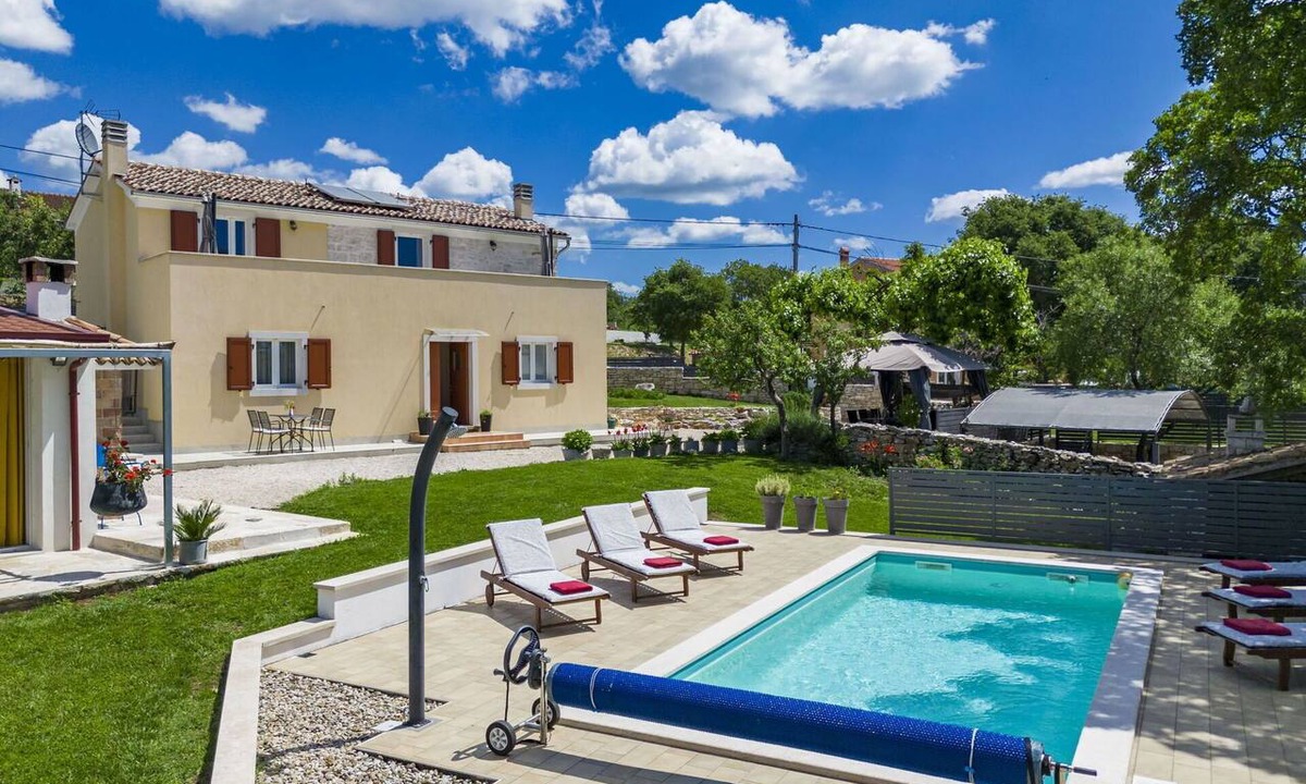 Golas Villa | Wonderful private villa with A/C, private pool, WIFI, TV, terrace, pets allowed and panoramic view