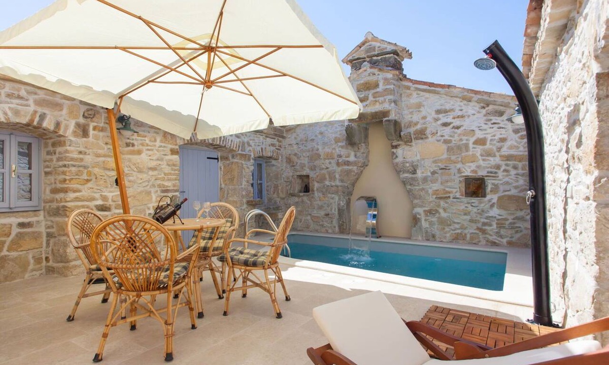 Krbune House | Wonderful private villa for 4 guests with private pool, A/C, WIFI, TV, terrace and panoramic view